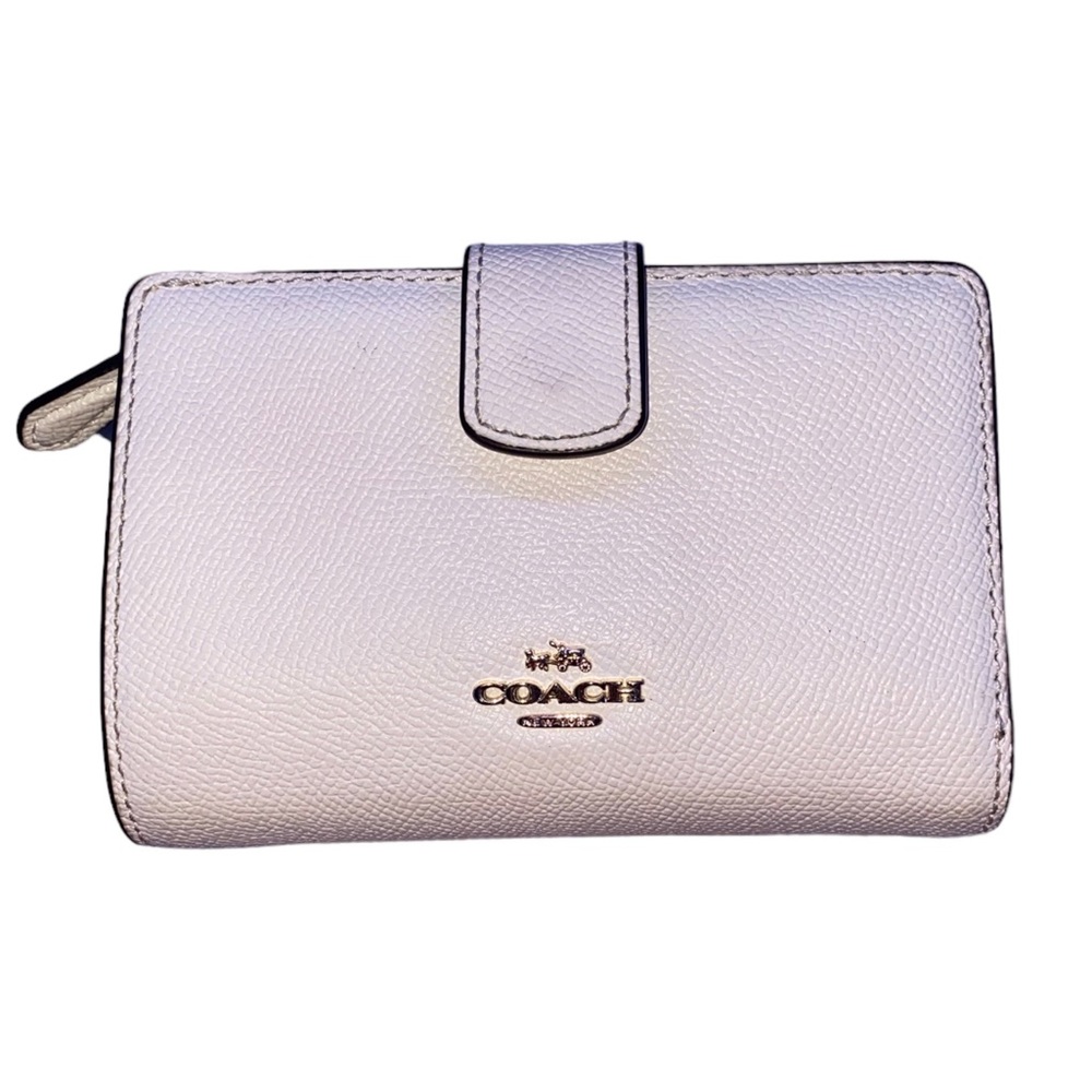 ‼️SOLD‼️White COACH Medium Corner Zip Wallet